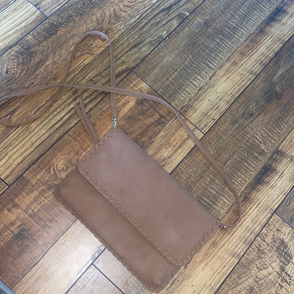 Tan clutch